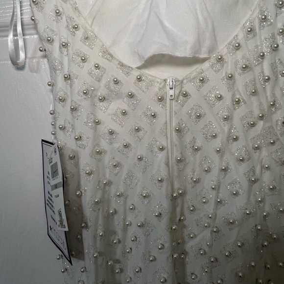 B Darlin Juniors Embellished Open-Back Off White Iridescent 12 - Picture 6 of 7